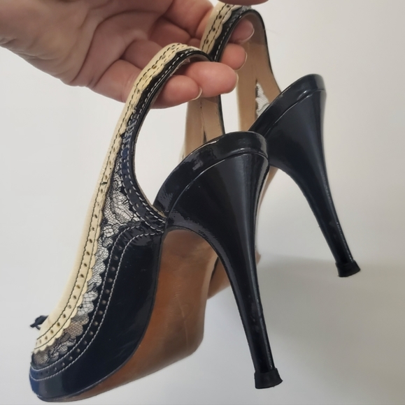 Moschino Peep-Toe Mesh Lace Wingtip Heels. Made in Italy - Picture 5 of 16